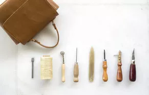 schuhmacherei-handwerkszeug-für-lederarbeiten