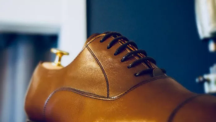 Herrenschuh Leder braun nach der Reparatur