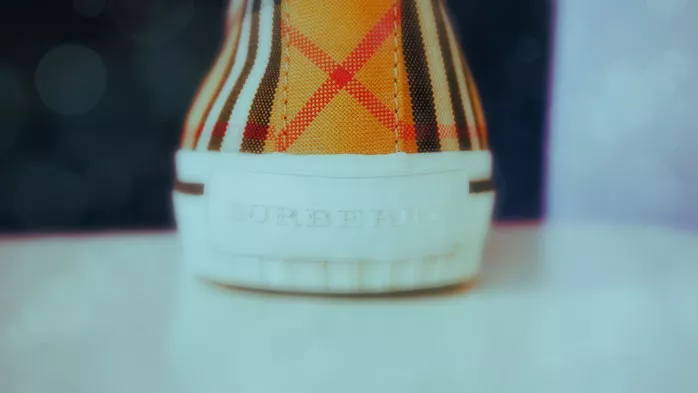 BURBERRY Sneaker nach der Reparatur