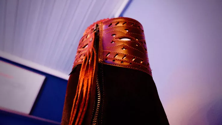 Lederstiefel mit Applikationen Leder gelocht, feinvernäht