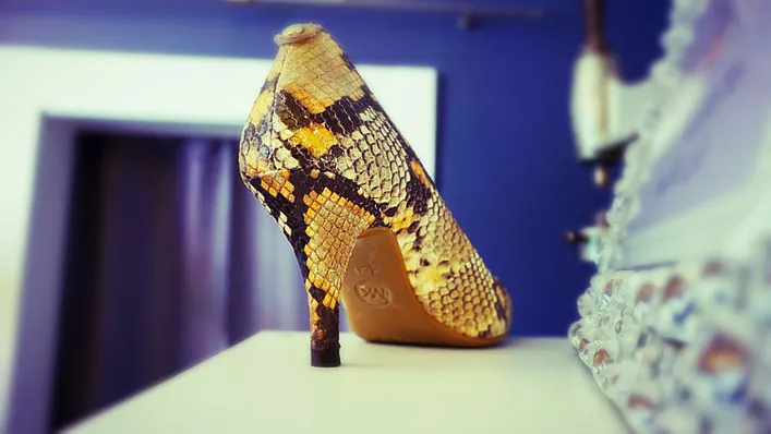 Damenschuh Exotic-Look Michael Kors nach Reparatur