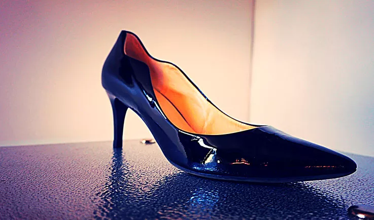 Damenschuh schwarz lackiert Leder