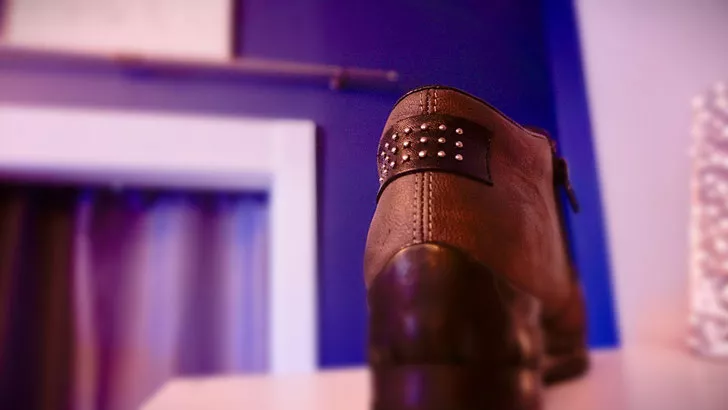 Damen Lederschuh mit Nieten-Applikation Reparatur nach Kundenwunsch