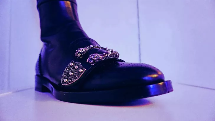 Gucci Damenboot Echtleder schwarz mit exklusiven Applikationen