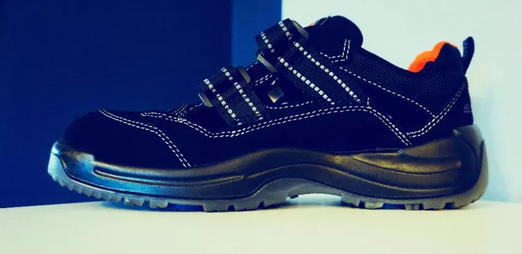 Damen Sneaker nach Modifikation