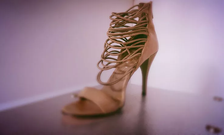 spezieller Damenschuh High Heel Leder-Textil-Mix nach Reparaturauftrag
