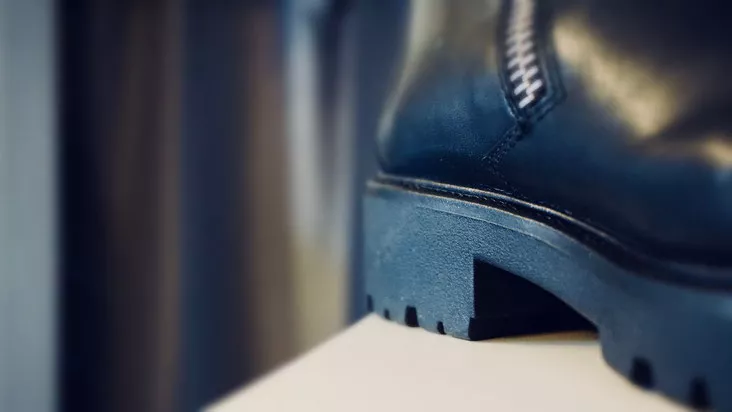 Damenschuh Stiefel Leder Schwarz neue Laufsohle