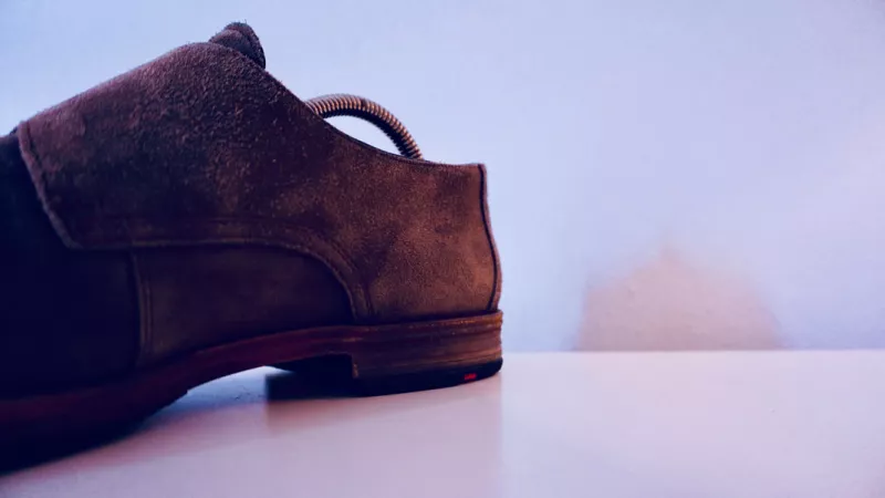 Herrenschuh Wildleder mit Spiralschuhspanner