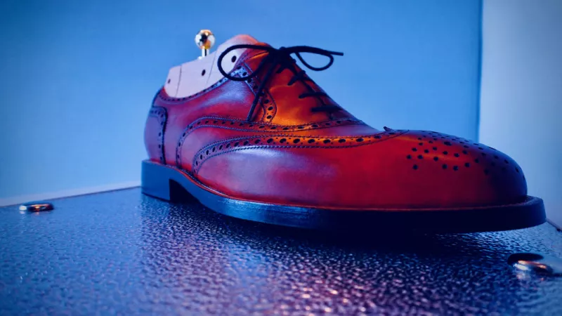 Maßgefertigte Schuhstrecker in Herrenschuh Budapester Echtleder