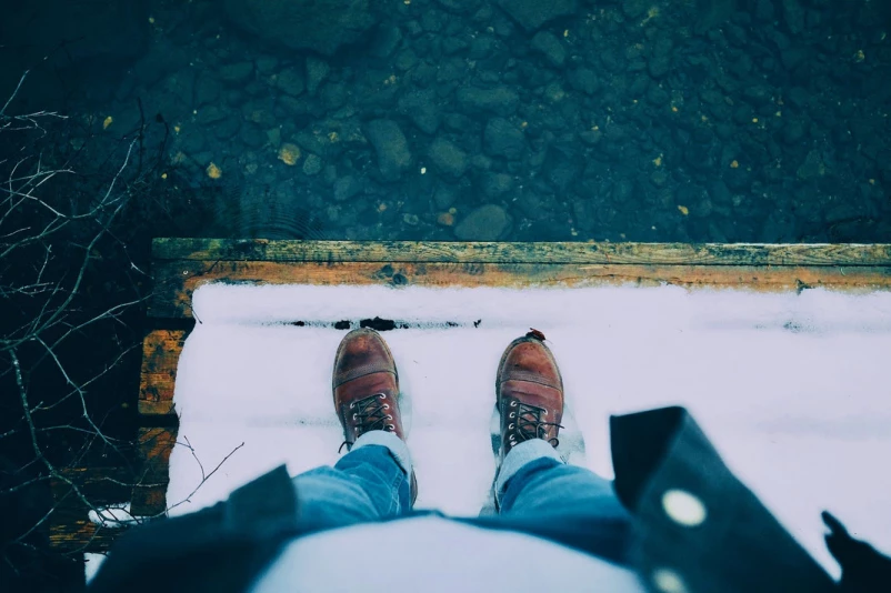 Lederschuhe Herren Glattleder im Schnee
